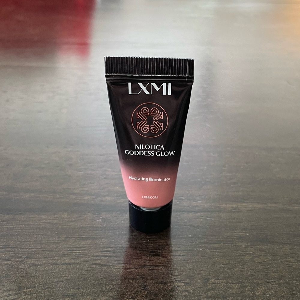 5/$25💕LXMI Nilotica Goddess Glow